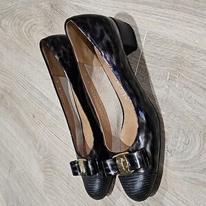 Ferragamo Vara Size 8 B